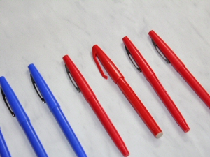 赤４本・青４本のペン